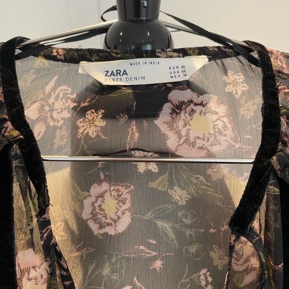 Zara XS Dress silky style - Picture 3 of 3